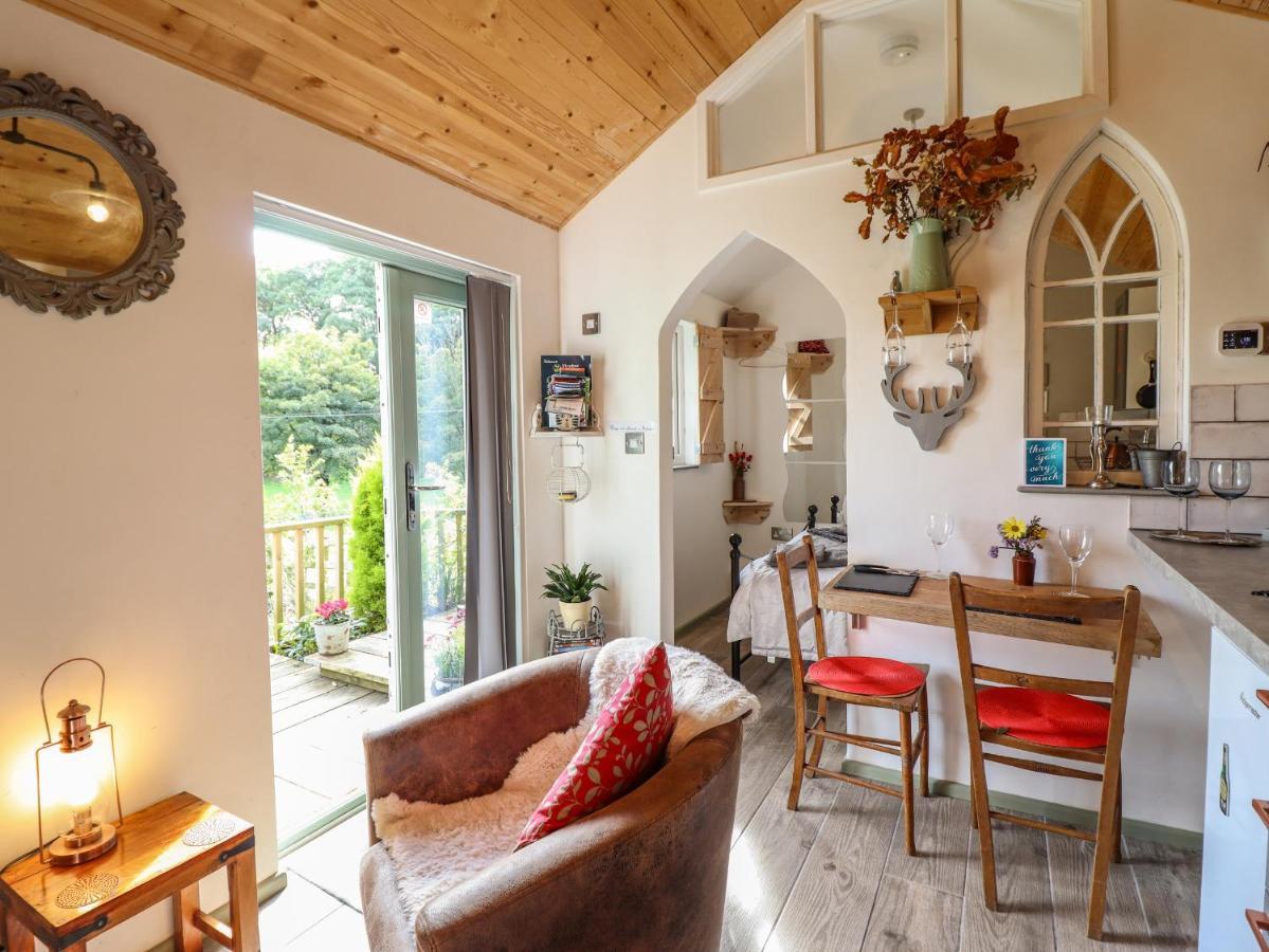 Chateau Petit Caersws Екстер'єр фото
